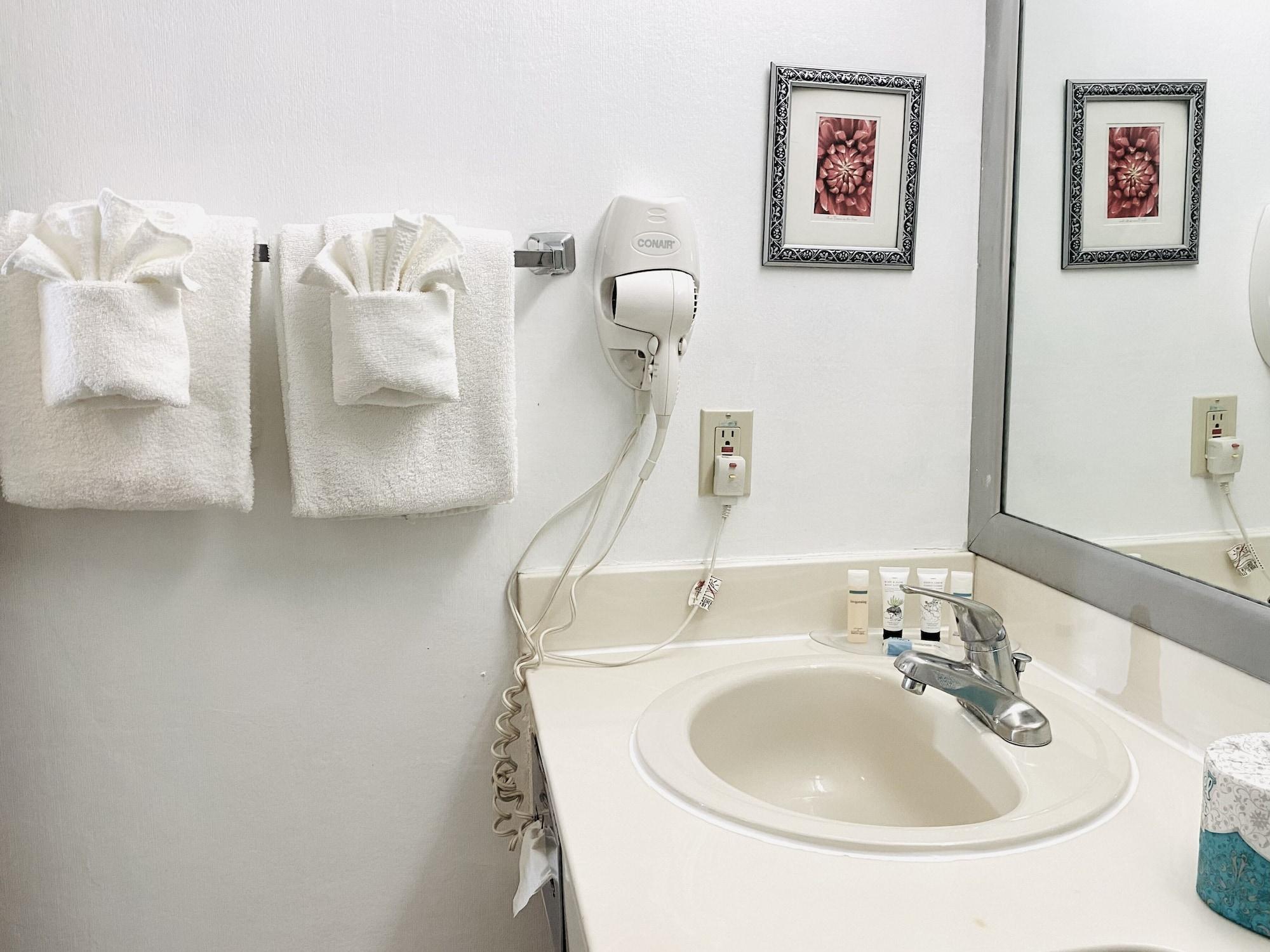 Brentwood & Garden Motel 2*