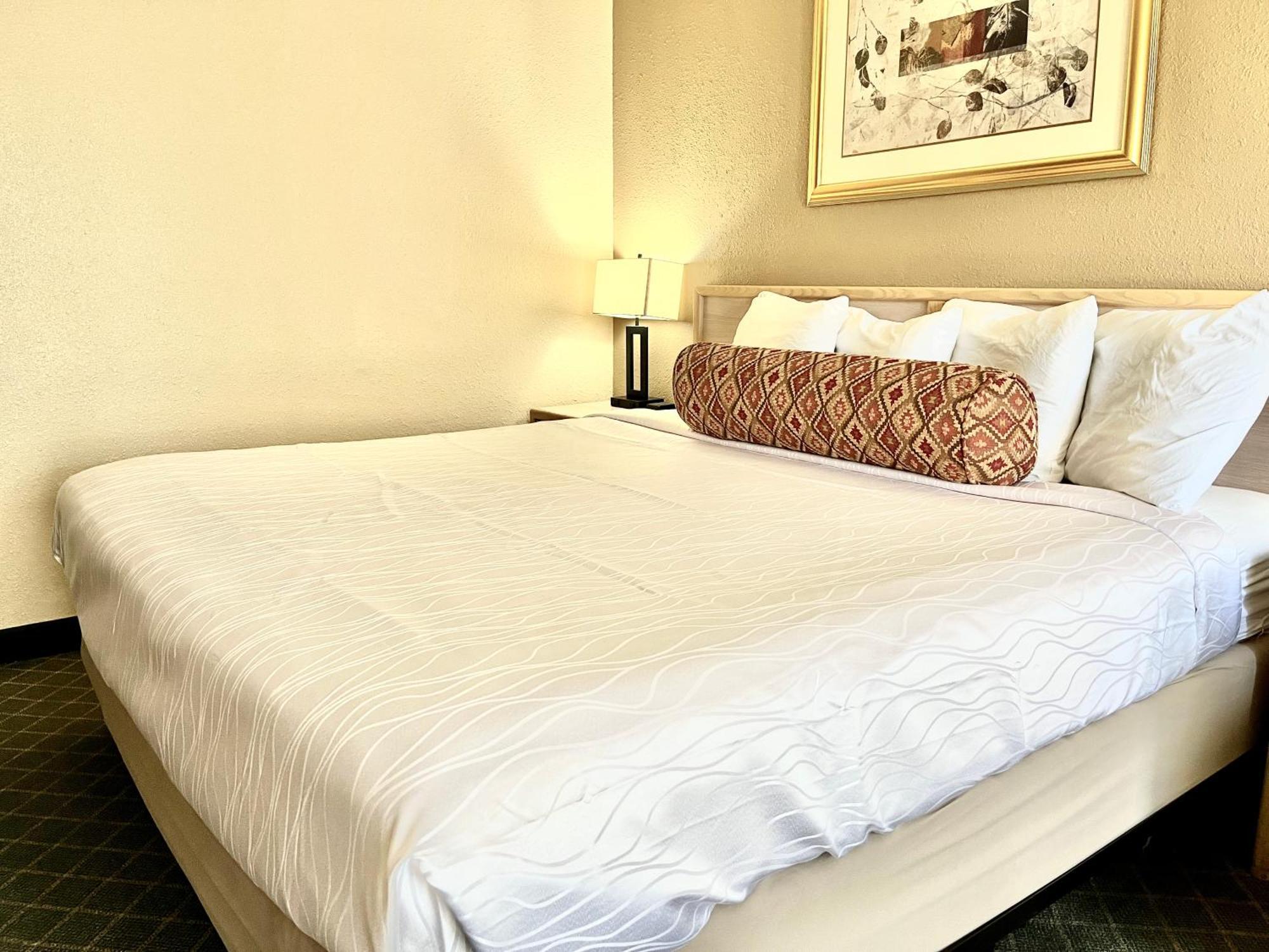 Brentwood & Garden Motel 2*